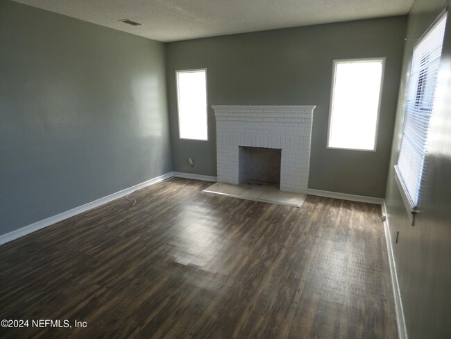 Building Photo - 516 E 58th St