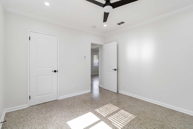 Building Photo - 431 52nd St