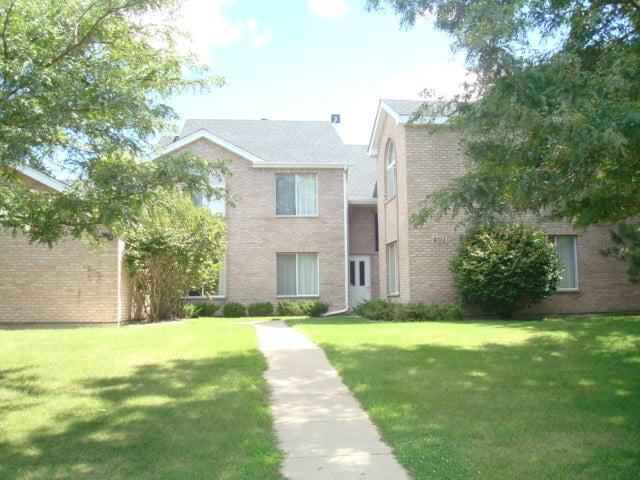Building Photo - 400 Parkside Dr
