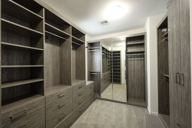 Building Photo - Stunning 5 Bed/5Bath Home in Gated Community – Over 3,100 SqFt of Modern Living -New Carpet throu...