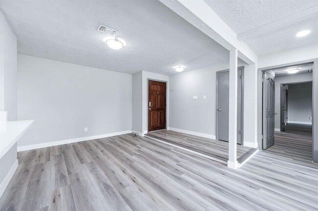 Building Photo - 519 Fawnwood Dr