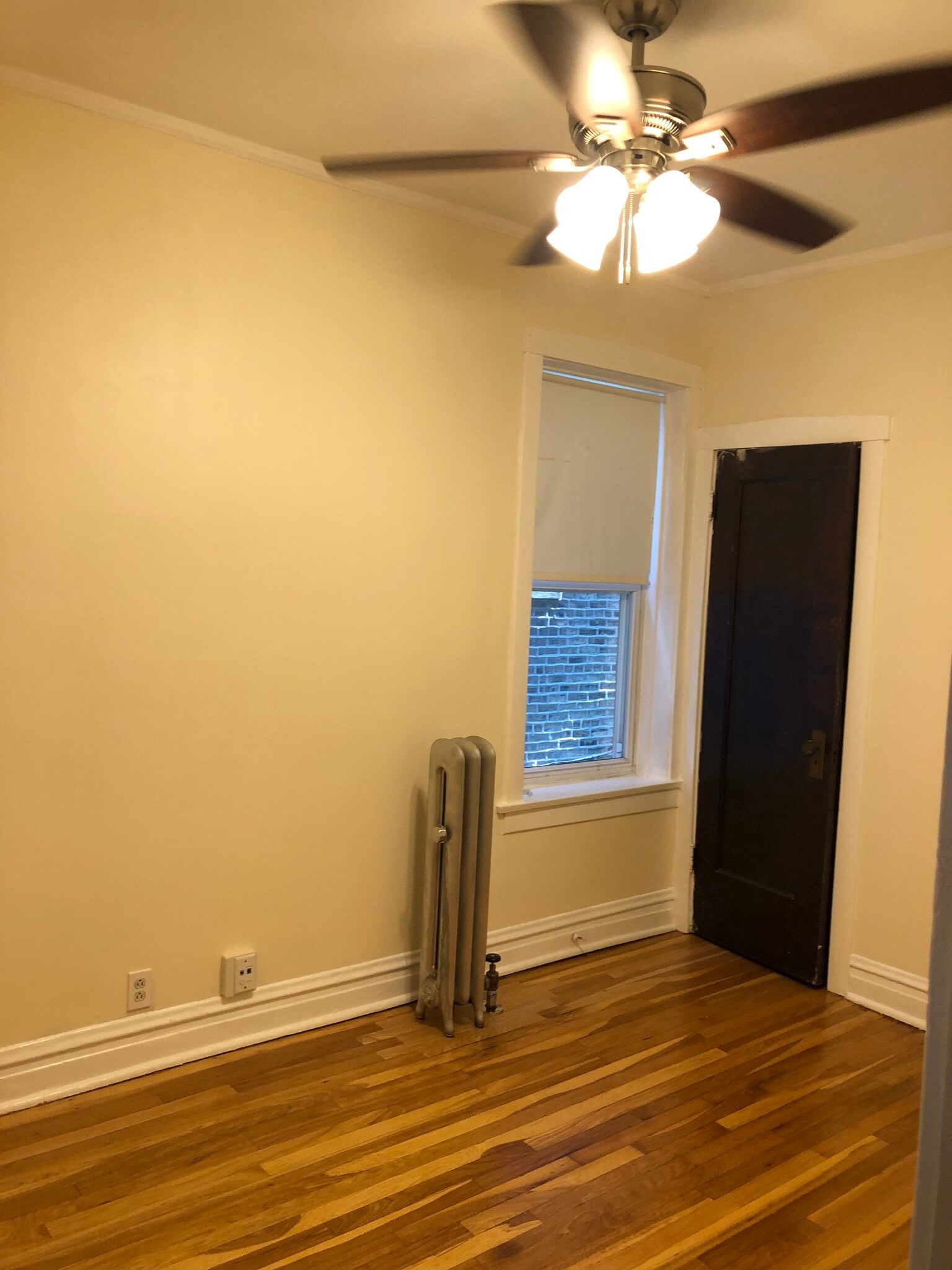 Bedroom - 4850 N Rockwell St