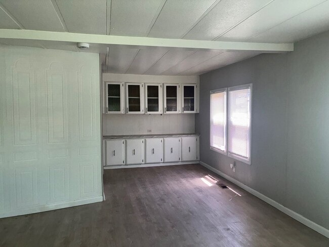 Building Photo - 476 Stallion Ct