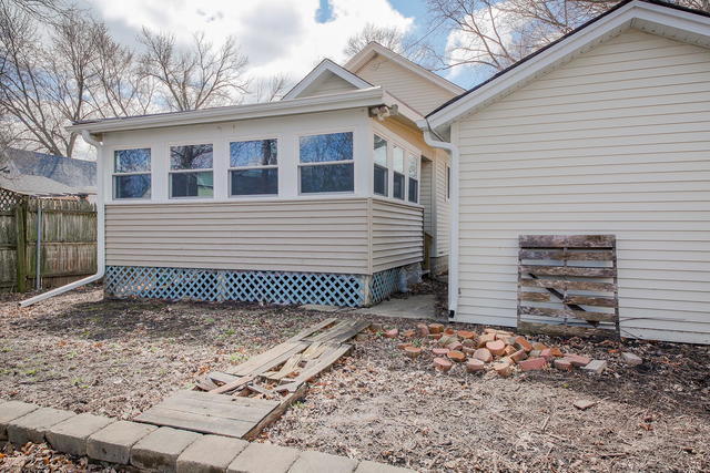 Building Photo - 221 Elm St