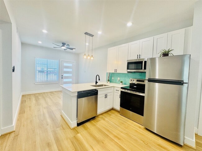 Building Photo - 5420 Elysian St