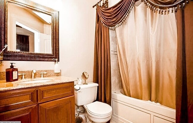 Primary Bathroom - 12 Flaxleaf Court