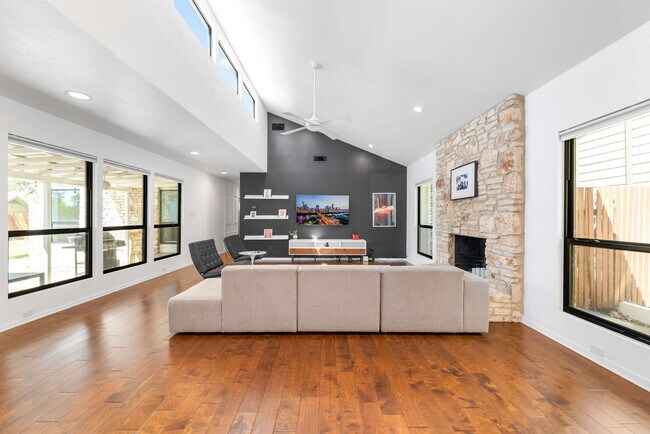 Building Photo - 11502 Oak Knoll Dr