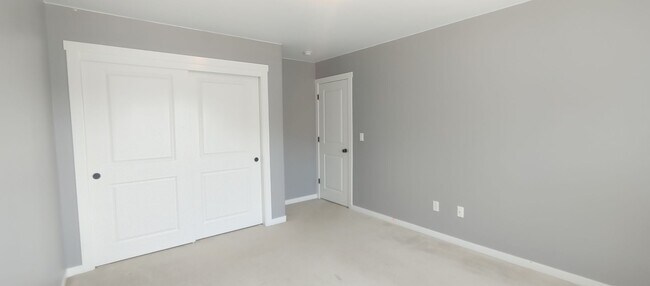 Building Photo - Beautiful Bull Mountain 4 Bedroom 2 1/2 Bath Home Just a Block from the Community Pool and Park!