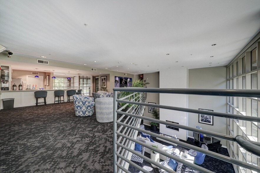 complex common area - 1701 E Colter St