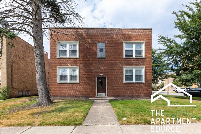 Building Photo - 9056 Lamon Ave