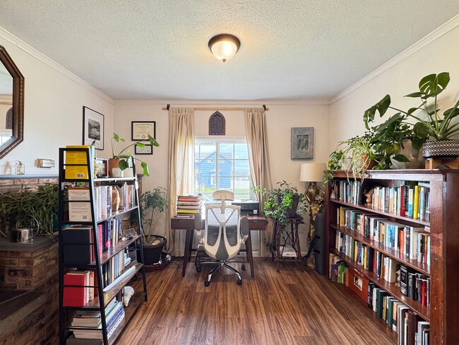 Building Photo - Charming Home for Lease