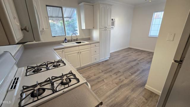 Building Photo - 1489 N Altadena Dr