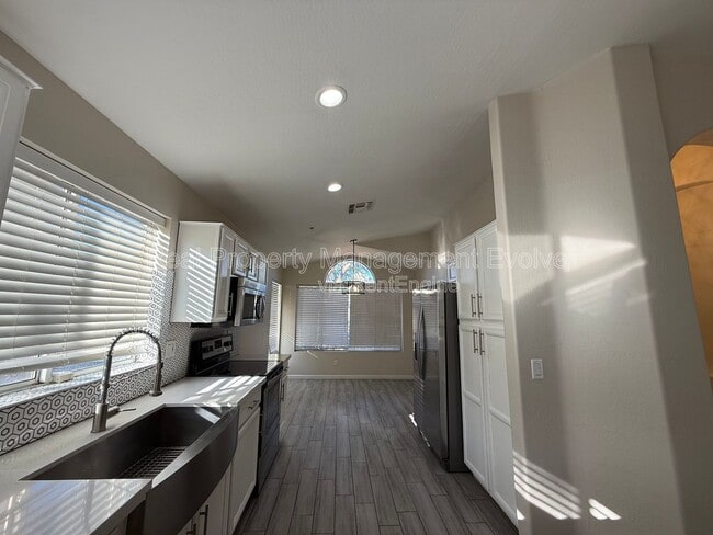 Building Photo - 3085 N 87th Pl