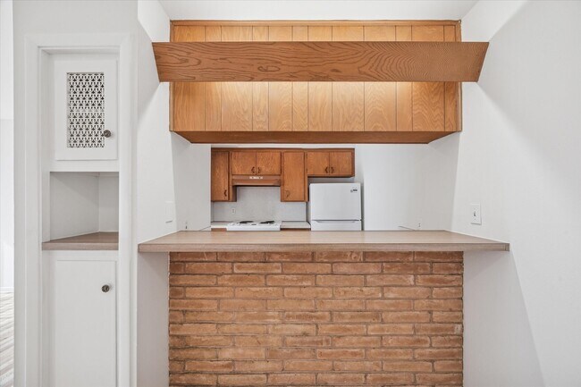 Building Photo - 3703 Roseland St