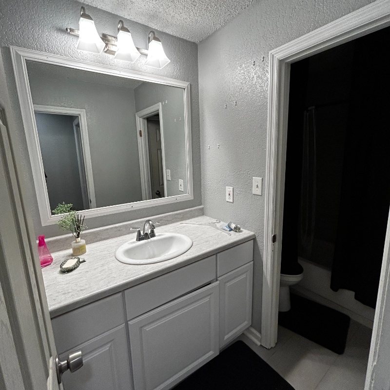 Building Photo - 9517 Manning Ave