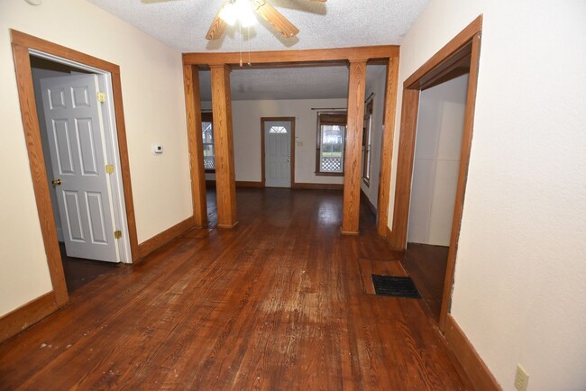 Building Photo - 4 Bedroom home Near Notre Dame!