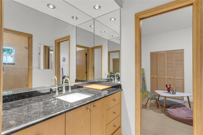 Building Photo - 5794 SW 76th Terrace