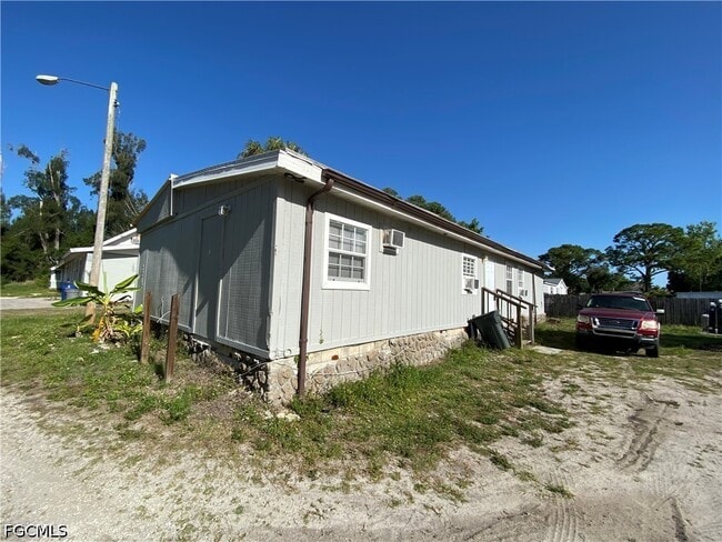 Building Photo - 2210 Cantor Ln