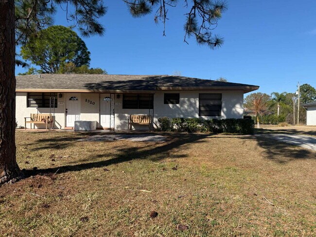 Building Photo - Charming Two Bedroom Duplex!