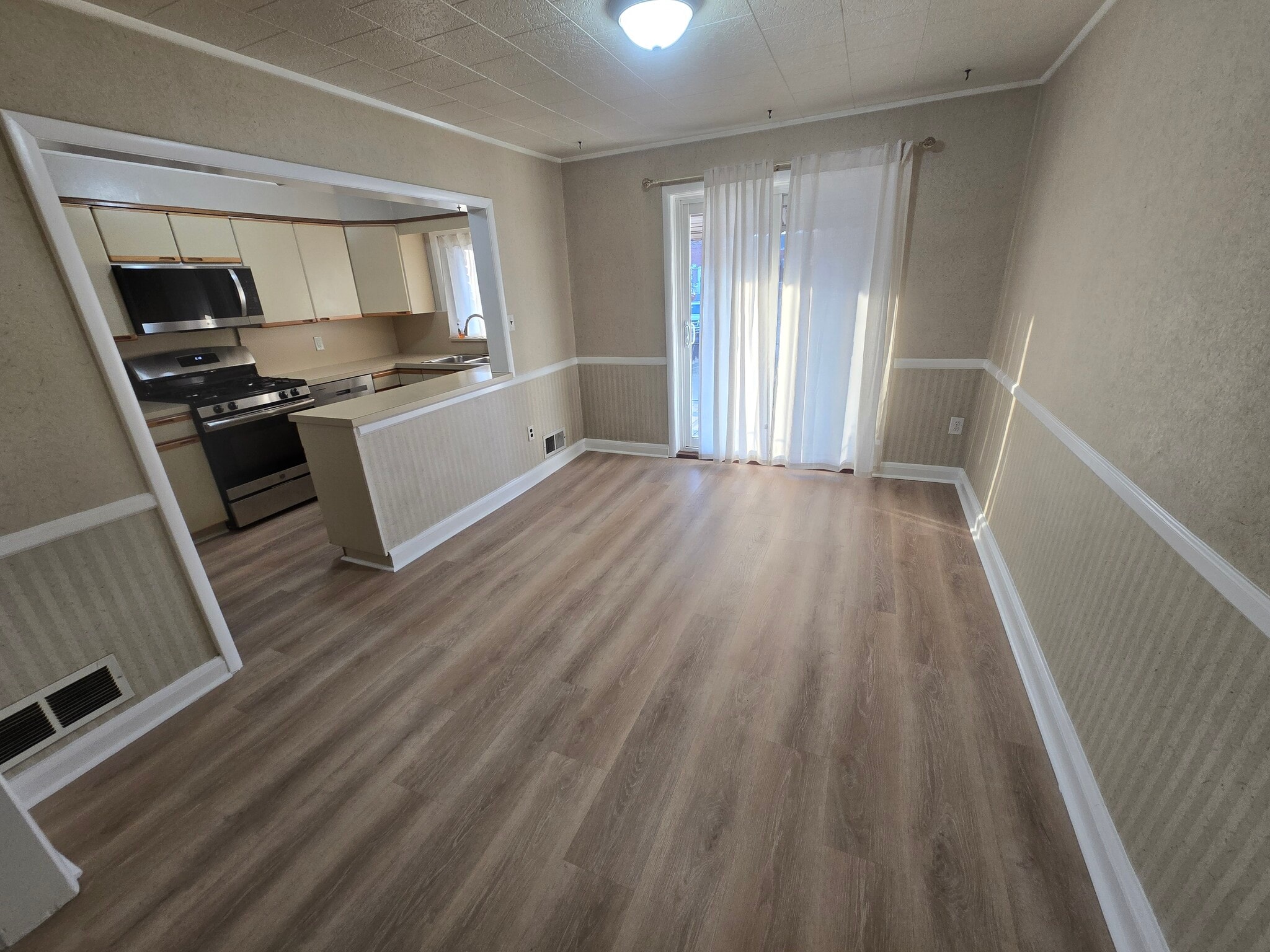 Building Photo - 1926 Guy Way