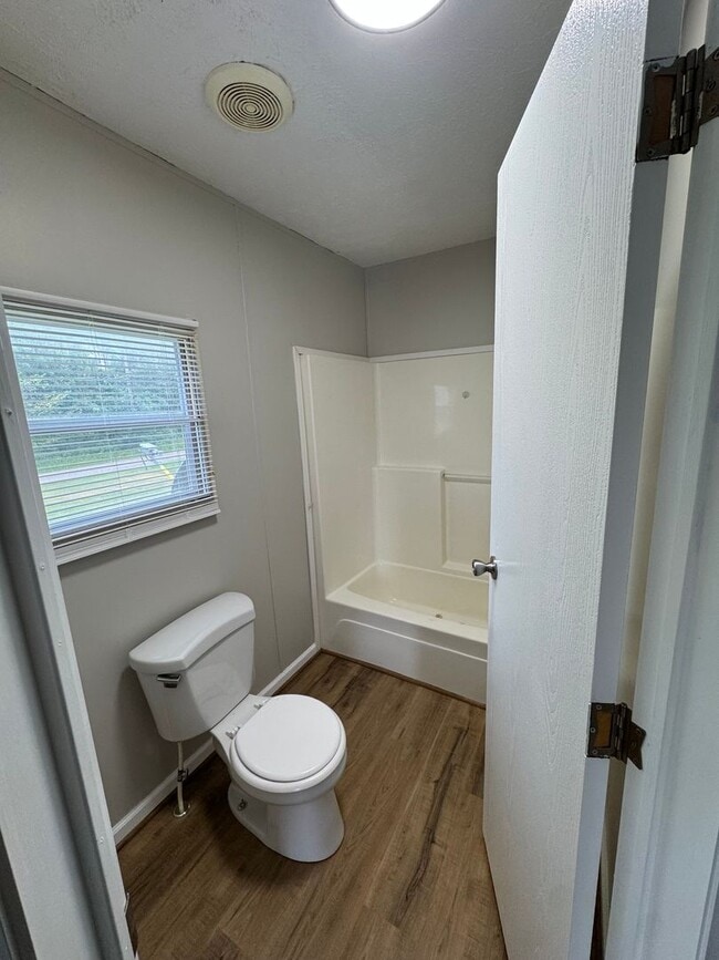 Building Photo - 3 Bed, 2 Bath Mobile Home Near Coldwater E...