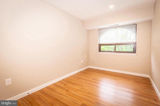 Building Photo - 9 Silverwood Cir