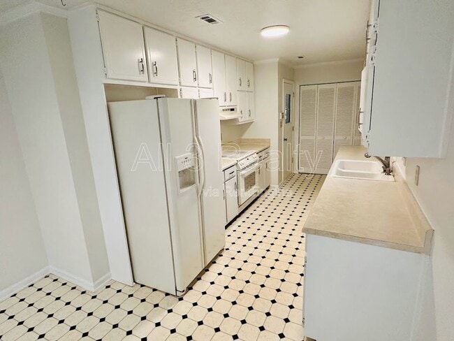 Building Photo - 175 Eli Run