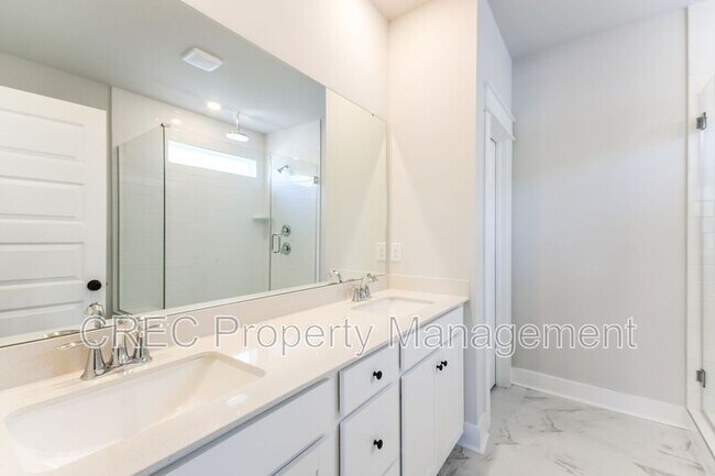 Building Photo - 1205 Carnes Xing Blvd