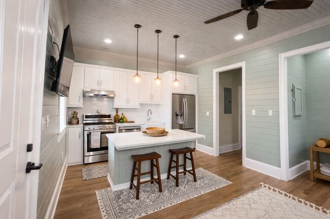 Building Photo - 5036 Golden Forest Dr