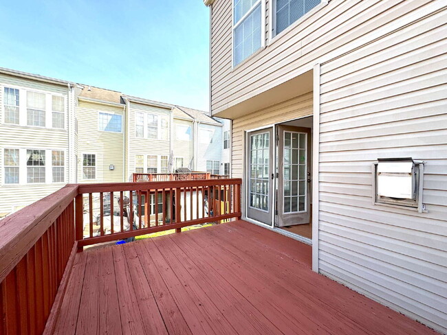 Building Photo - Inviting Suburban Retreat with Spacious Layout and Timeless Hardwood Flooring