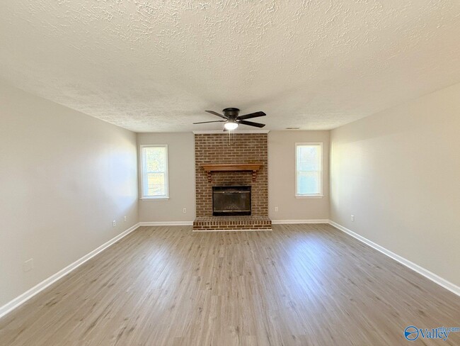 Building Photo - 160 Lewis Ln