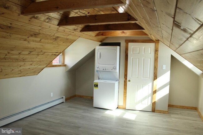 Building Photo - 739 S Main St