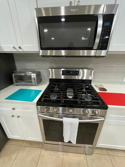 Building Photo - 5730 Baldwin Elm St