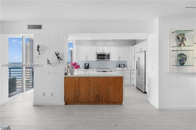 Building Photo - 335 S Biscayne Blvd