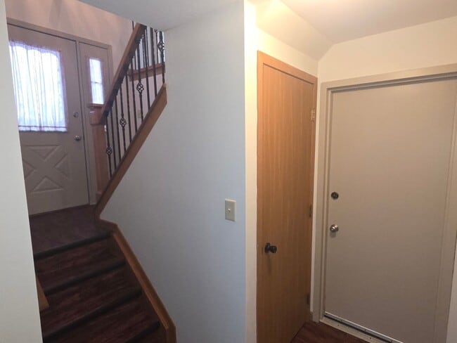 Building Photo - 2 bedroom 2 bathroom Franklin townhome