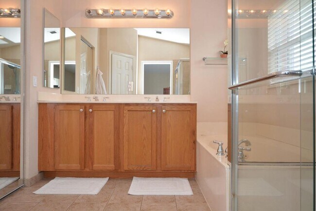 Building Photo - 16178 Poppyseed Cir