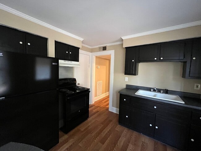Building Photo - 1 Bedroom, 1 Bathroom - Apartment on Mt. A...