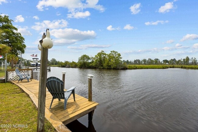 Building Photo - Waterfront 3 bedroom 2 bath