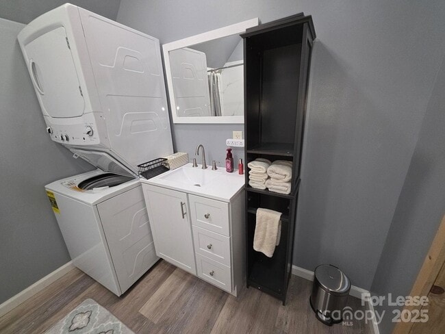 Building Photo - 820 Clearview Rd