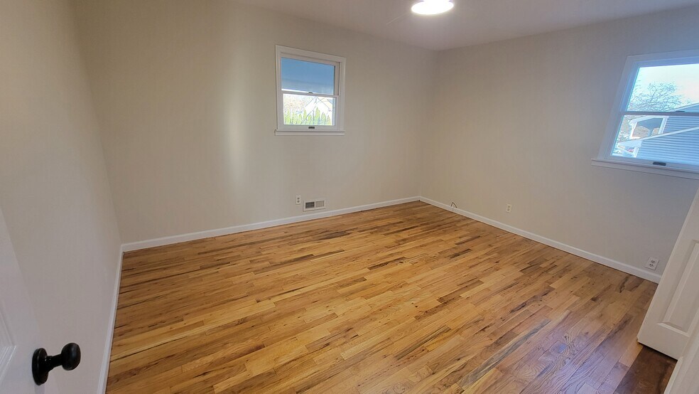 Building Photo - 23 Princeton Dr