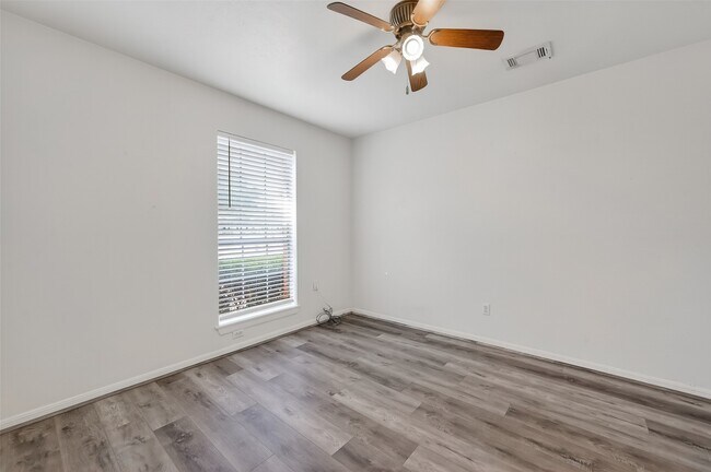 Building Photo - 2709 Lee Cir