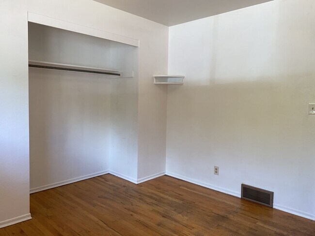 Building Photo - STUDENTS WELCOME! Sprawling Ranch Home w/ Large Fenced Yard