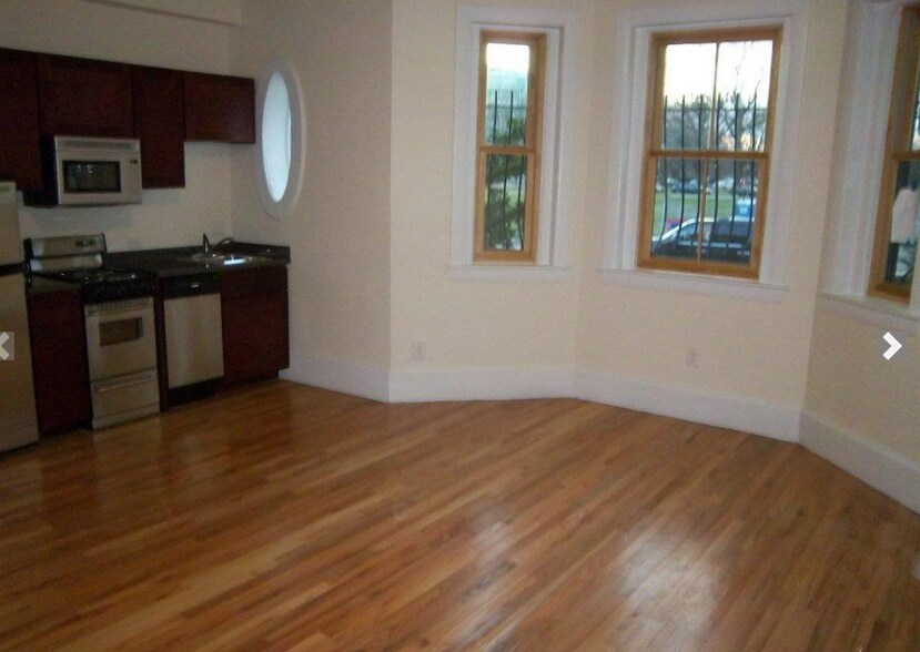 Building Photo - 214 Hemenway St