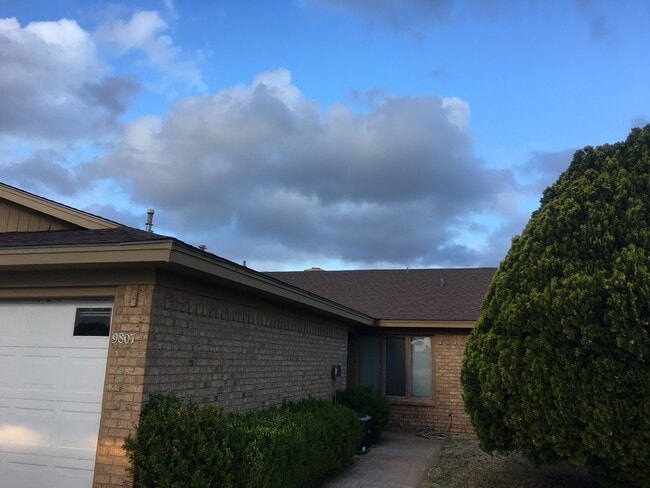 Building Photo - 9807 Memphis Ave