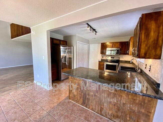 Building Photo - 15382 Ten Point Dr
