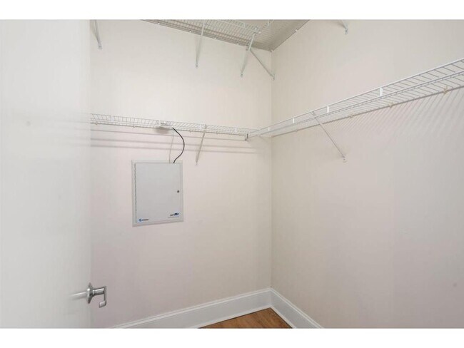 Building Photo - 521 S 7th St