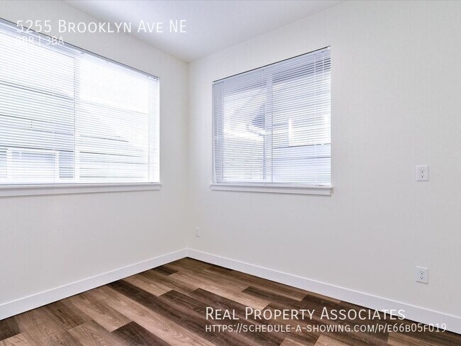 Building Photo - 5255 Brooklyn Ave NE