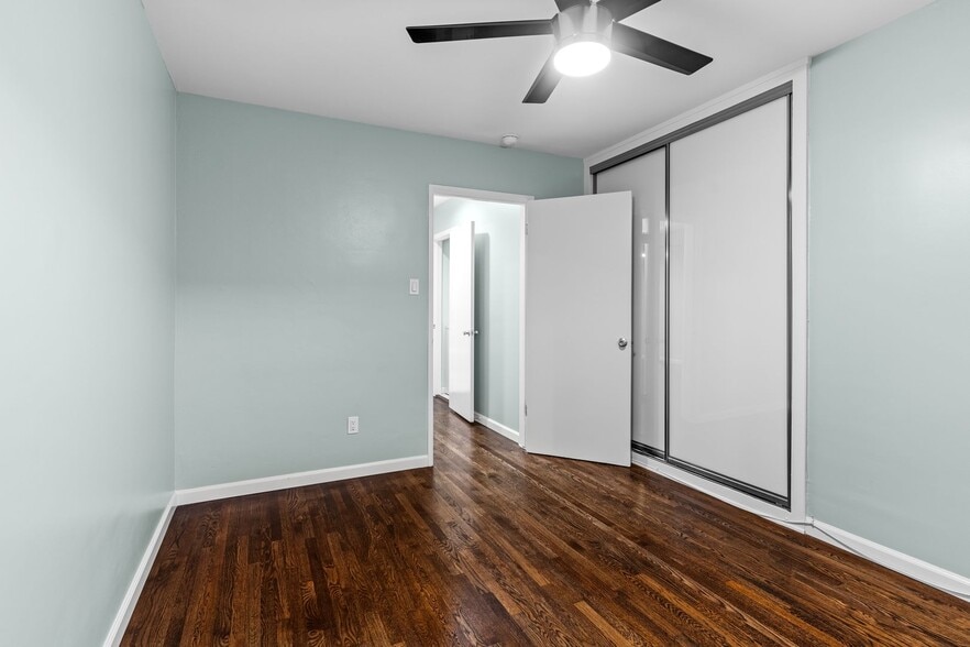 Building Photo - 2104 E Florida St