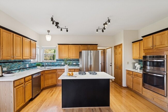 Building Photo - Spacious 3BR Home with Large Yard & 3-Car Garage in Prairie Towne – Grayslake