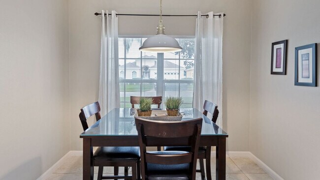 Building Photo - 8159 Fan Palm Way